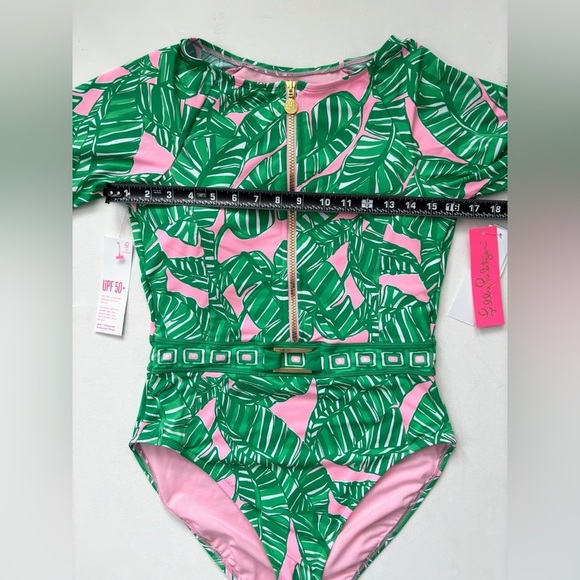 Lilly Pulitzer TORETTA RASHGUARD  CONCH SHELL PINK LETS GO BANANAS ENGINEERED 10 - Picture 4 of 11